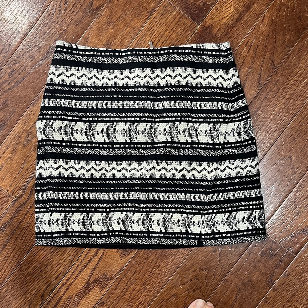 Bebe Black and White Geometric Mini Skirt